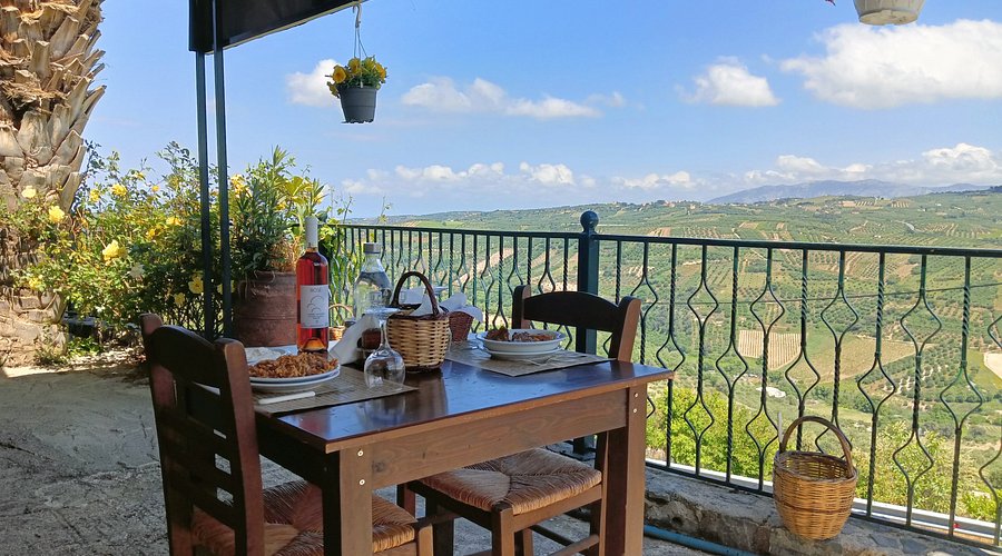 Exploring the Best of Crete: My Experience Dining at Family-Owned Taverns